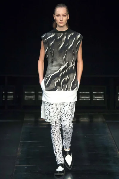Look 27